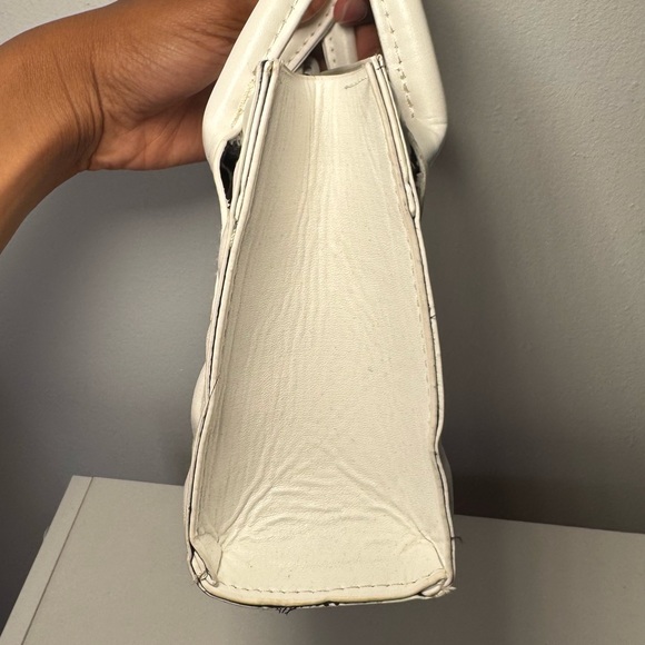 SHEIN White Textured Crossbody - Picture 3 of 6